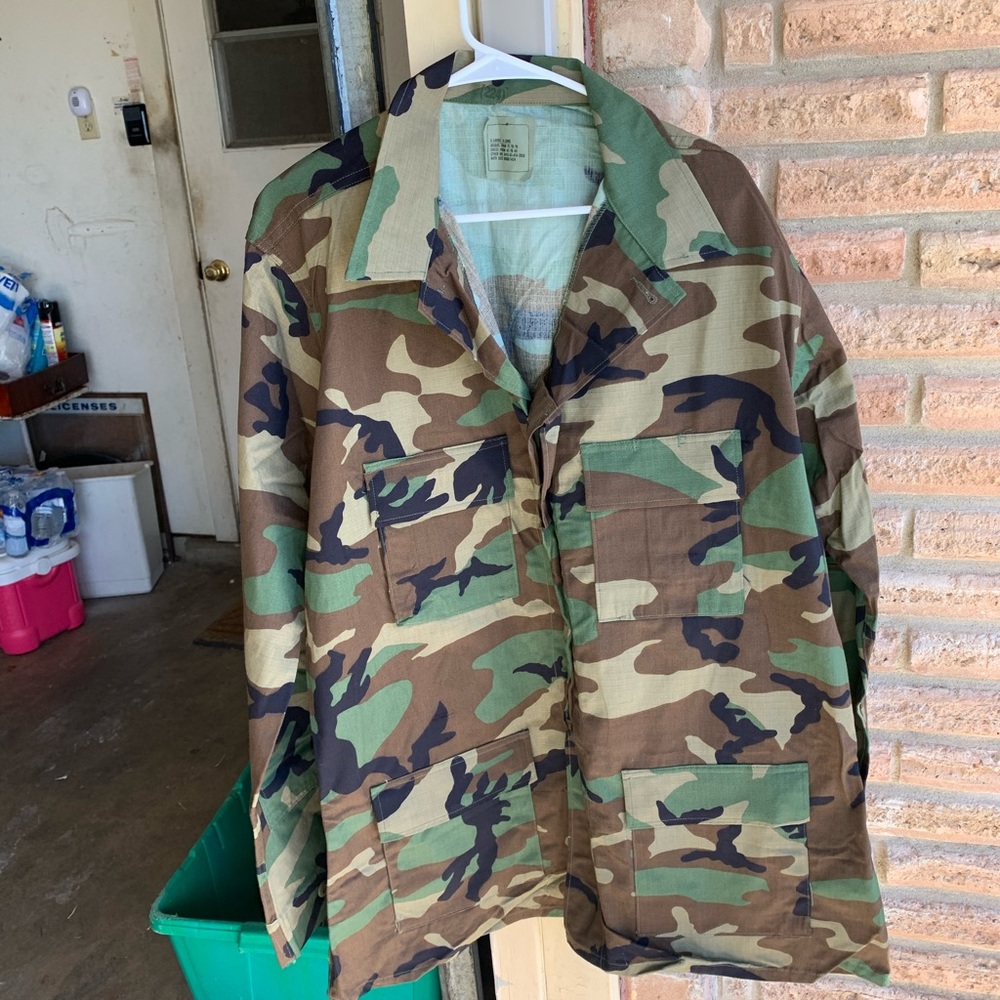 Men’s xl military bdu camo jacket